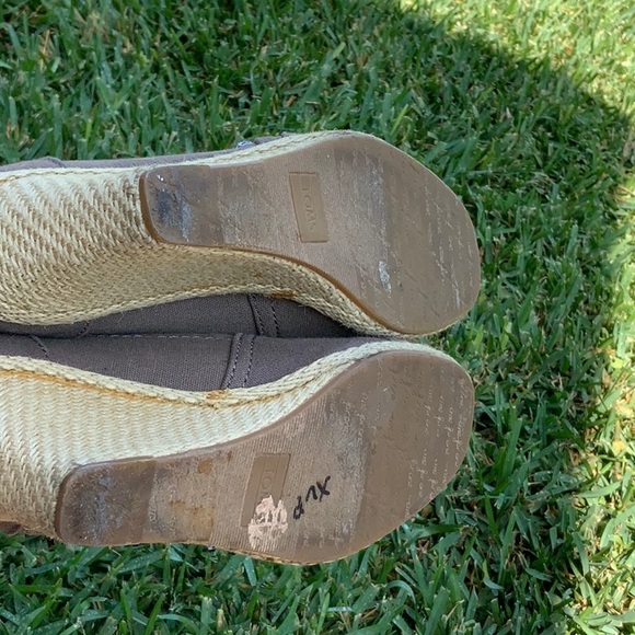 Tom’s wedge open toe grey canvas shoes size 7 - Picture 3 of 10